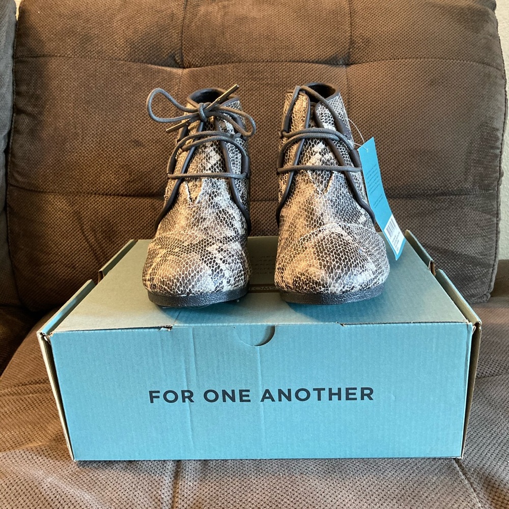 TOMS Kala faux snakeskin wedges size 8